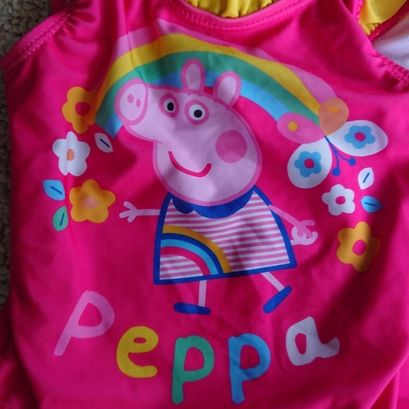 Peppa Pig Ruffled One-Piece Swimsuit Size 3T - Picture 6 of 12